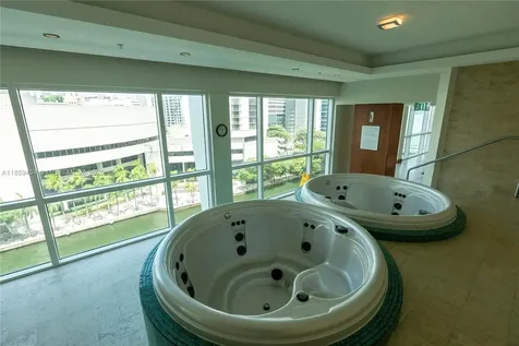 31 SE 5th Street Miami FL 33131