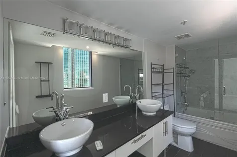 31 SE 5th Street Miami FL 33131