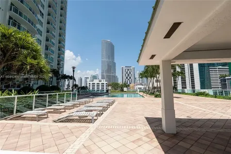 31 SE 5th Street Miami FL 33131