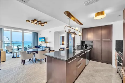 4391 Collins Avenue Miami Beach FL 33140