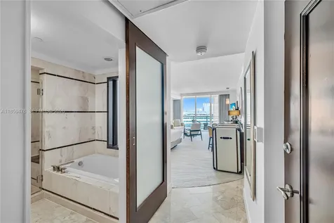 4391 Collins Avenue Miami Beach FL 33140