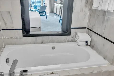 4391 Collins Avenue Miami Beach FL 33140
