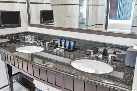 4391 Collins Avenue Miami Beach FL 33140