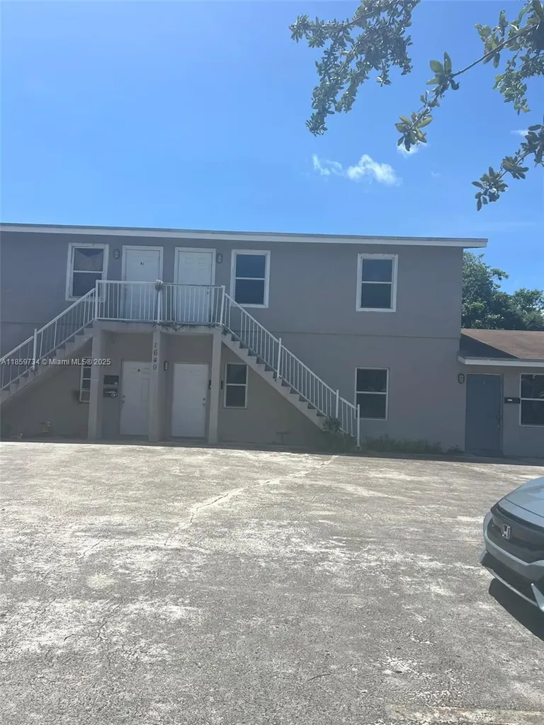 1649 W 28th Street Riviera Beach FL 33404