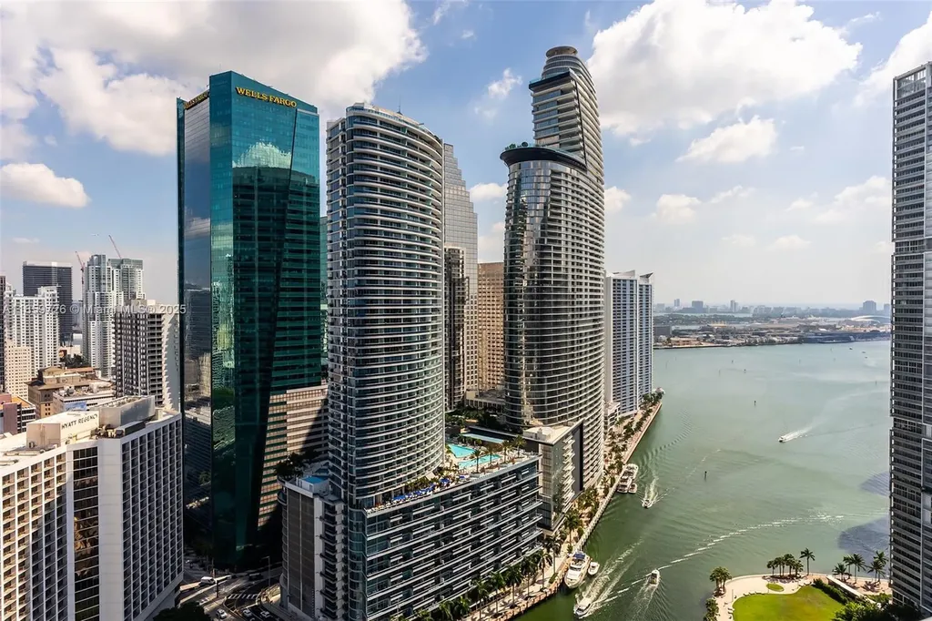 77 SE 5th Street Miami FL 33131