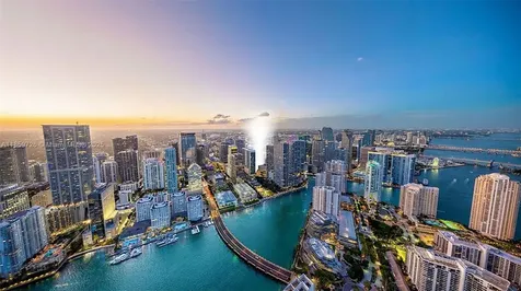 77 SE 5th Street Miami FL 33131