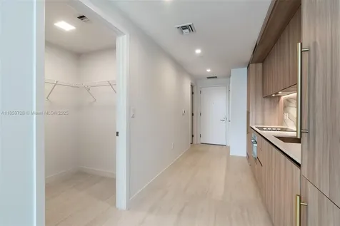 77 SE 5th Street Miami FL 33131
