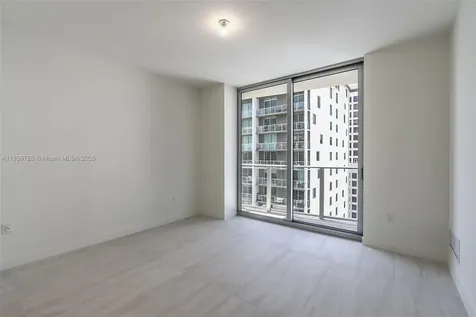 77 SE 5th Street Miami FL 33131