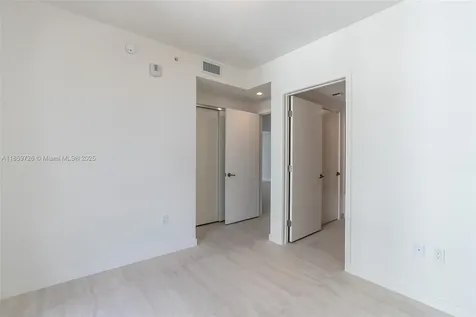 77 SE 5th Street Miami FL 33131