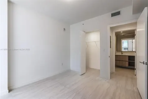 77 SE 5th Street Miami FL 33131