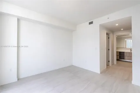77 SE 5th Street Miami FL 33131