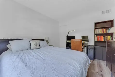 2780 NE 183rd Street Aventura FL 33160