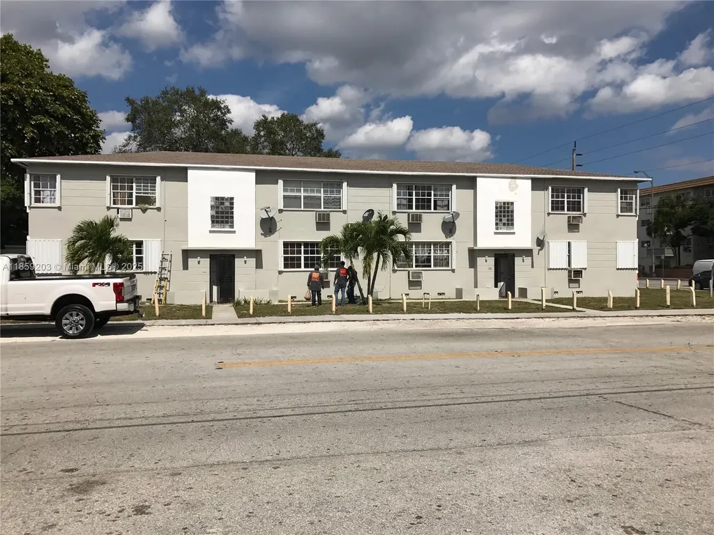 595 NE 129th Street North Miami FL 33161