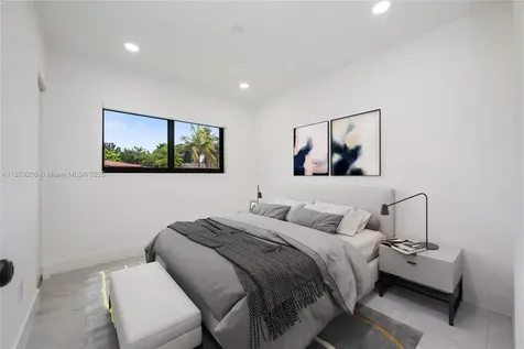 1095 NE 156th Street North Miami Beach FL 33162