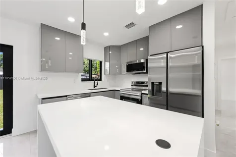 1095 NE 156th Street North Miami Beach FL 33162