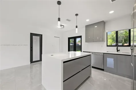 1095 NE 156th Street North Miami Beach FL 33162