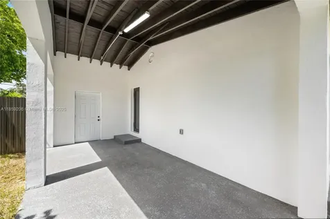 1095 NE 156th Street North Miami Beach FL 33162