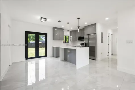 1095 NE 156th Street North Miami Beach FL 33162