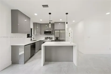 1095 NE 156th Street North Miami Beach FL 33162