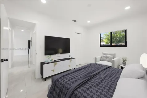 1095 NE 156th Street North Miami Beach FL 33162
