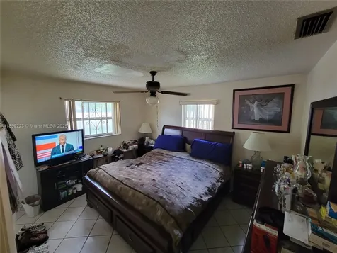 8901 NW 21st Avenue Miami FL 33147