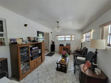 8901 NW 21st Avenue Miami FL 33147