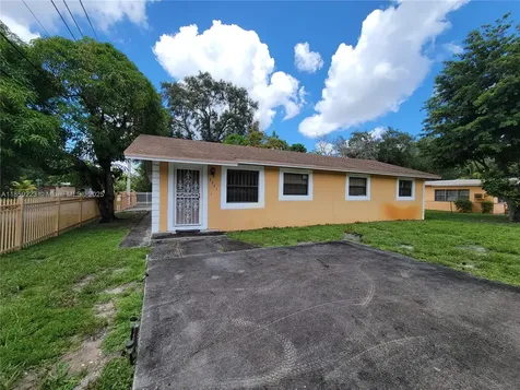 8901 NW 21st Avenue Miami FL 33147