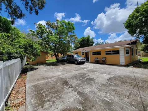 8901 NW 21st Avenue Miami FL 33147