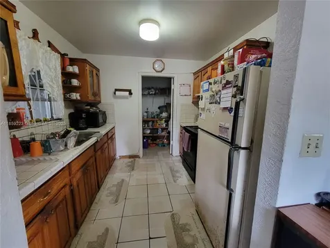 8901 NW 21st Avenue Miami FL 33147
