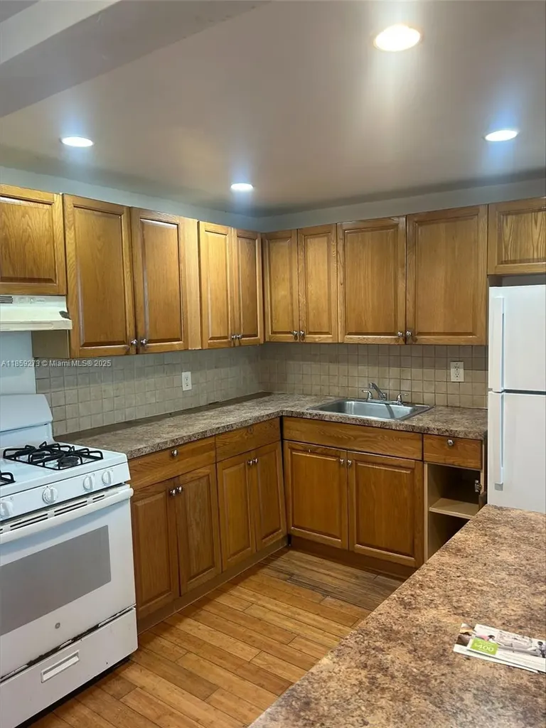 2175 NE 170th Street North Miami Beach FL 33162