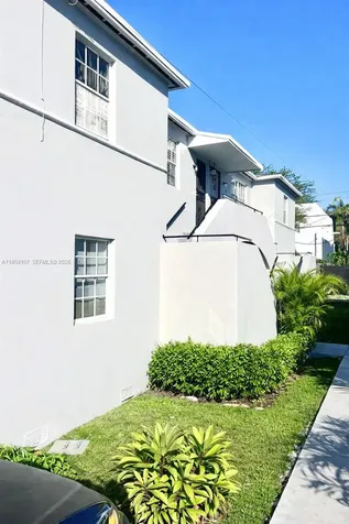 2371 SW 27th Street Miami FL 33133