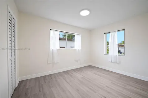 6221 NW 37th Terrace Virginia Gardens FL 33166