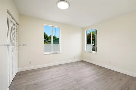 6221 NW 37th Terrace Virginia Gardens FL 33166