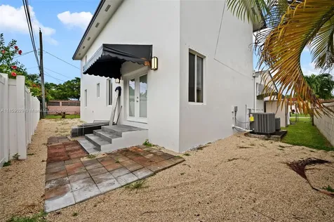 6221 NW 37th Terrace Virginia Gardens FL 33166