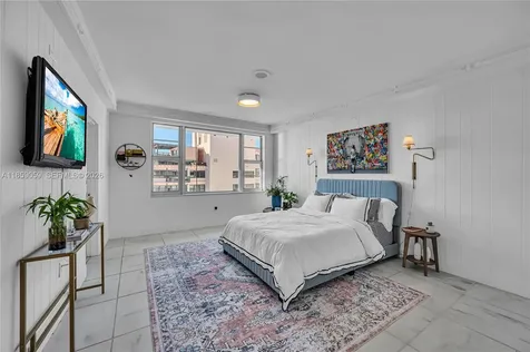 5255 Collins Avenue Miami Beach FL 33140
