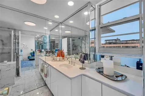 5255 Collins Avenue Miami Beach FL 33140