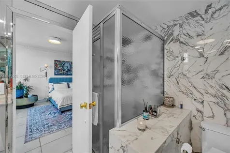 5255 Collins Avenue Miami Beach FL 33140