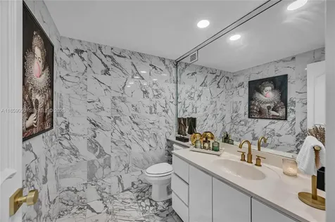 5255 Collins Avenue Miami Beach FL 33140