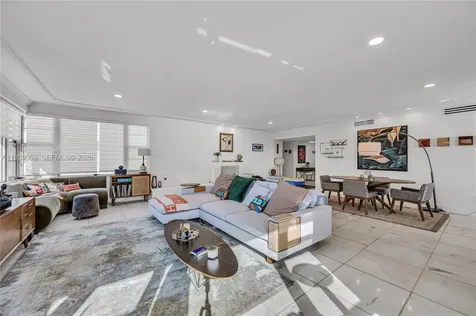 5255 Collins Avenue Miami Beach FL 33140