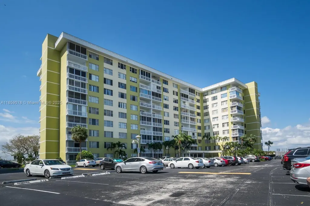 4400 Hillcrest Drive Hollywood FL 33021