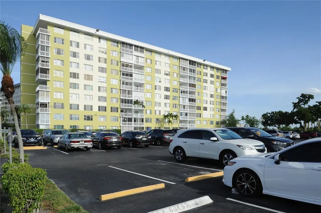 4400 Hillcrest Drive Hollywood FL 33021