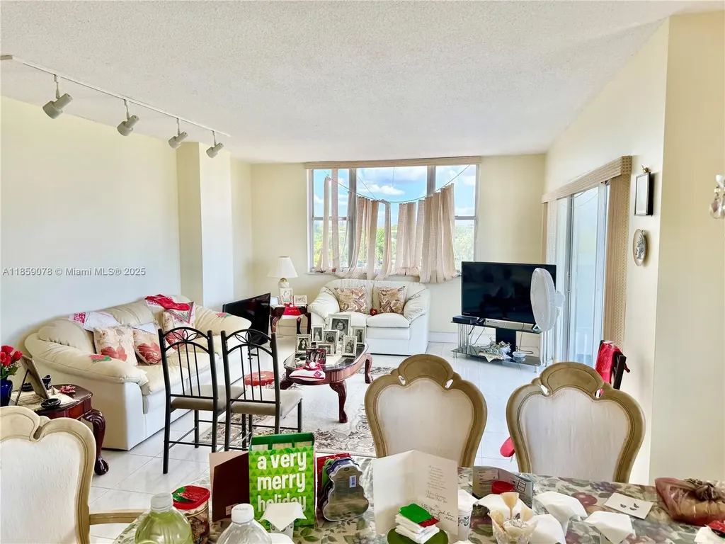 4400 Hillcrest Drive Hollywood FL 33021