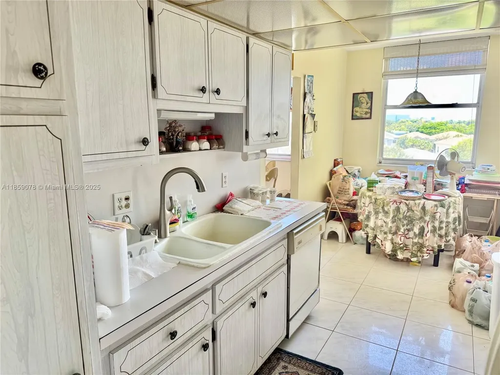 4400 Hillcrest Drive Hollywood FL 33021