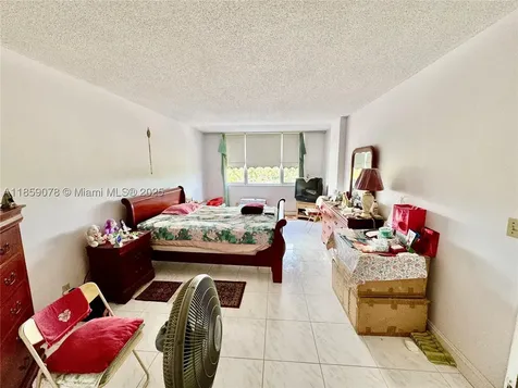 4400 Hillcrest Drive Hollywood FL 33021