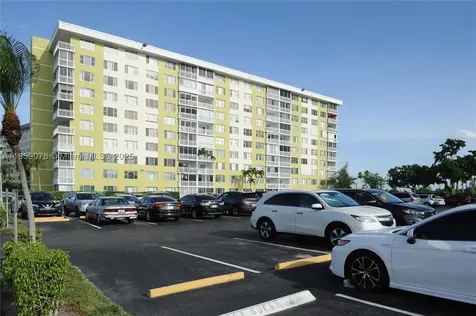 4400 Hillcrest Drive Hollywood FL 33021