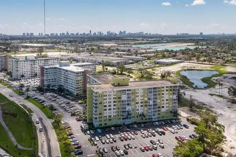 4400 Hillcrest Drive Hollywood FL 33021