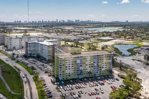 4400 Hillcrest Drive Hollywood FL 33021