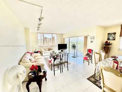 4400 Hillcrest Drive Hollywood FL 33021