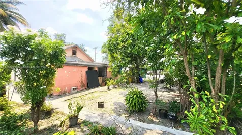 683 NW 30th Street Miami FL 33127