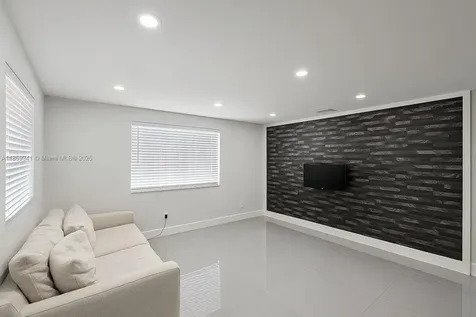 320 W 13th Street Hialeah FL 33010